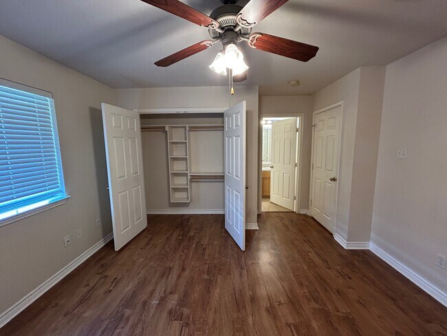 Building Photo - 3740 Oldenburg Ln