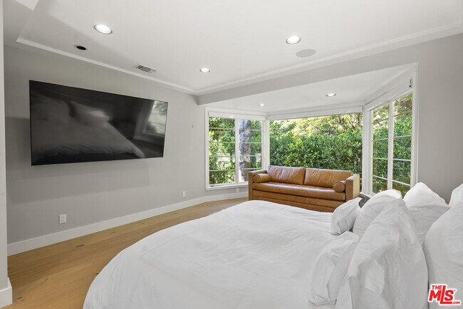 Building Photo - 10630 Somma Way