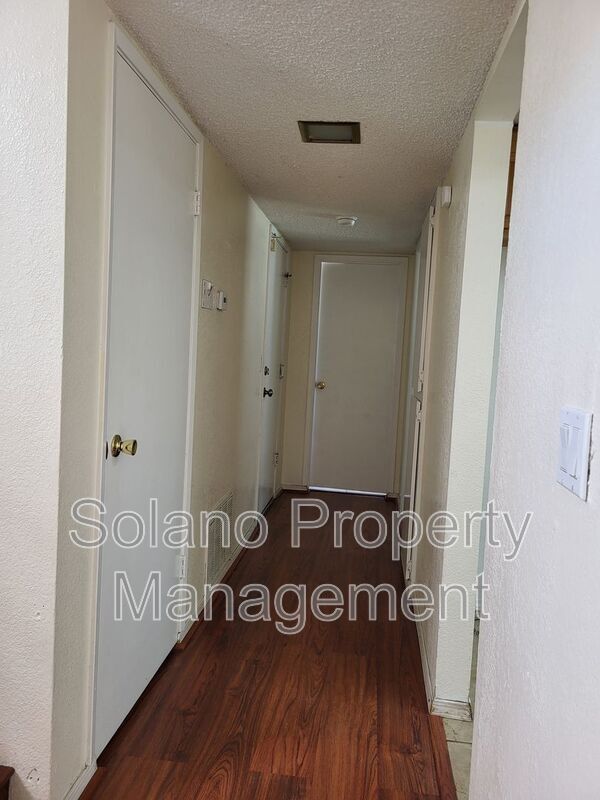 Building Photo - 125 Serpentine Dr