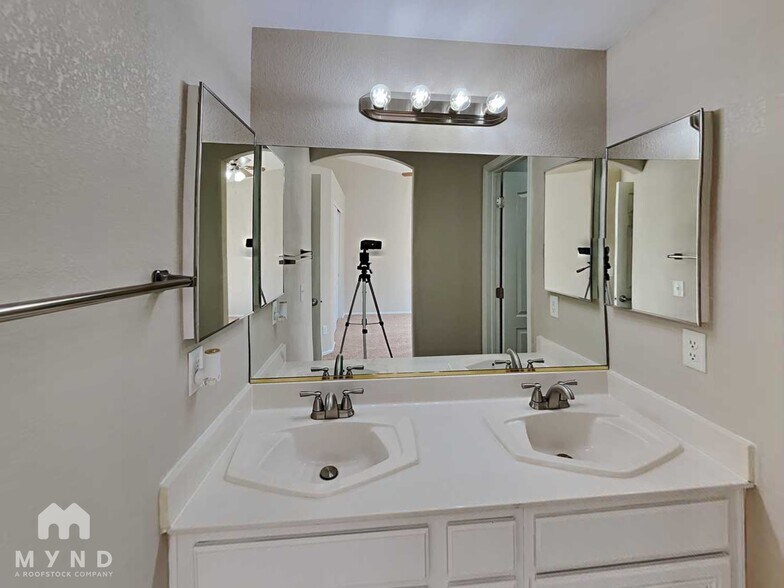 Building Photo - 3829 Intermezzo Way