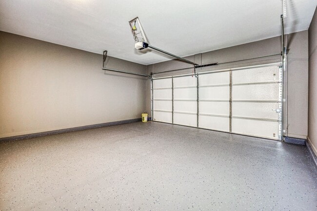 Building Photo - Beautiful East side House 4 bed-2.5 baths, part of The Overlook Casa Club that includes Swimming ...