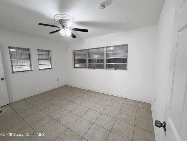 Building Photo - 305 Edinburgh Dr