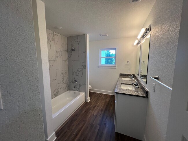 Building Photo - Call Green Oak Property Management to schedule your tour today!