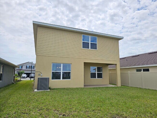 Building Photo - Palm Bay Paradise
