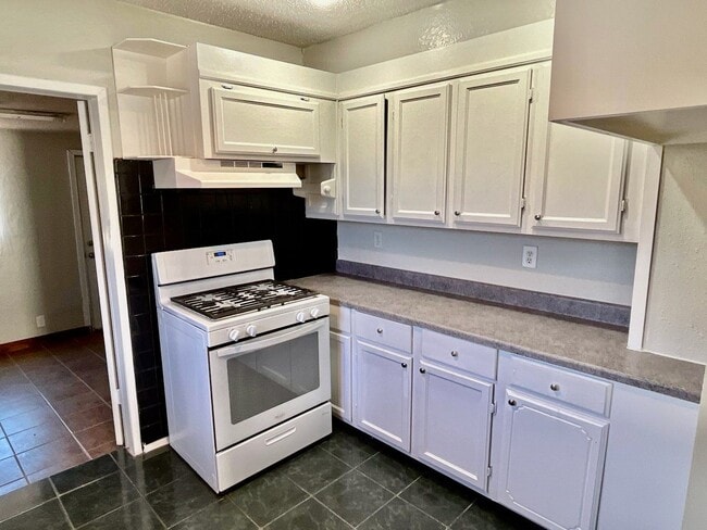 Building Photo - Great 3 Bedroom 1 Bathroom Home Near the Fairgrounds!