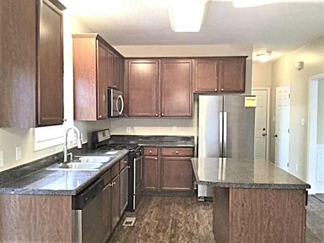 Building Photo - 5721 Rhyne Cove Ln
