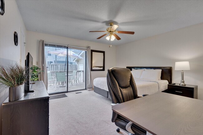 Building Photo - 2210 Wilshire Dr