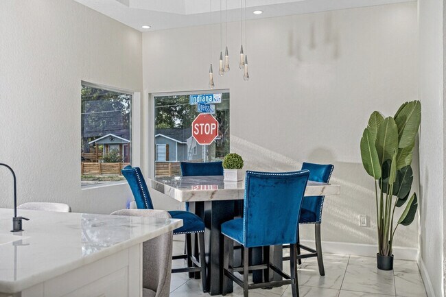 Building Photo - 219 Utah St