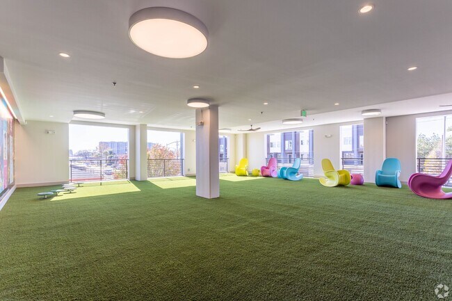 Building Photo - 3636 W Dallas St