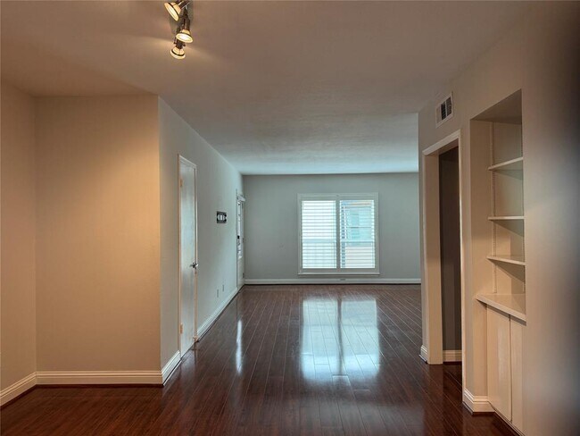 Building Photo - 1807 Stoney Brook Dr