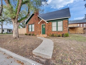 Building Photo - 414 N Avenue C