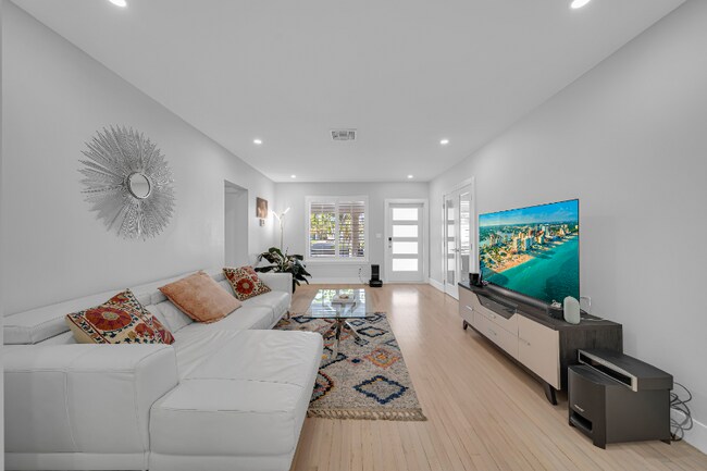 Building Photo - 1941 SW 18th Ave