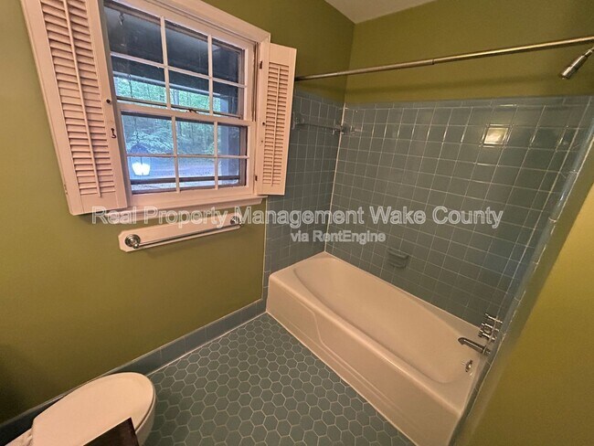 Building Photo - 4500 Connell Dr
