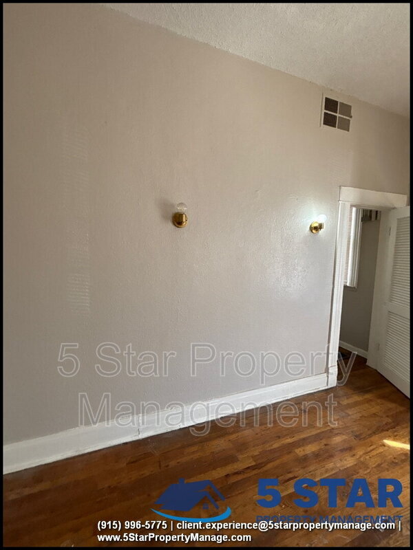 Building Photo - 1114 El Paso St