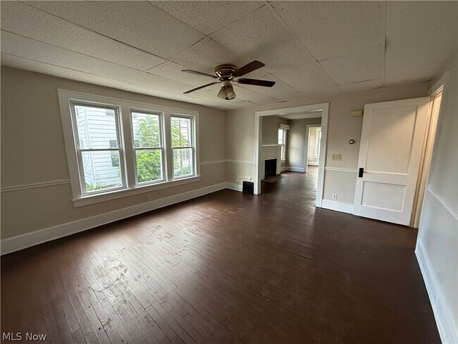 Building Photo - 301-303 Roslyn Ave NW