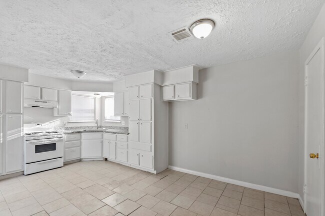 Building Photo - 4319 Tiffany Dr