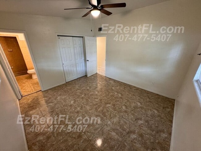 Building Photo - 6132 Oakcrest Cir