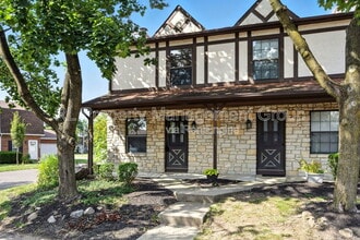 Building Photo - 1094 Farmlane Dr