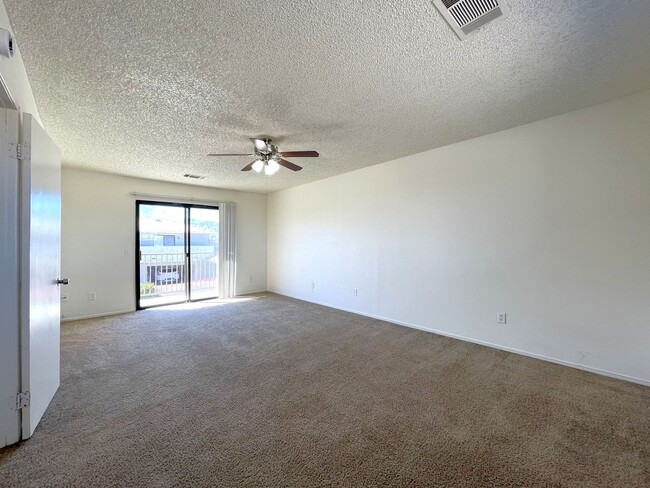 Building Photo - AVAILABLE NOW!! 2 Bedroom 2 Bathroom Condo...