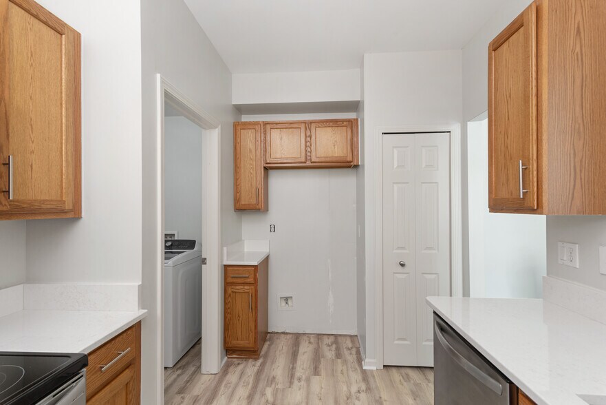 Building Photo - 25820 Maritime Cir N