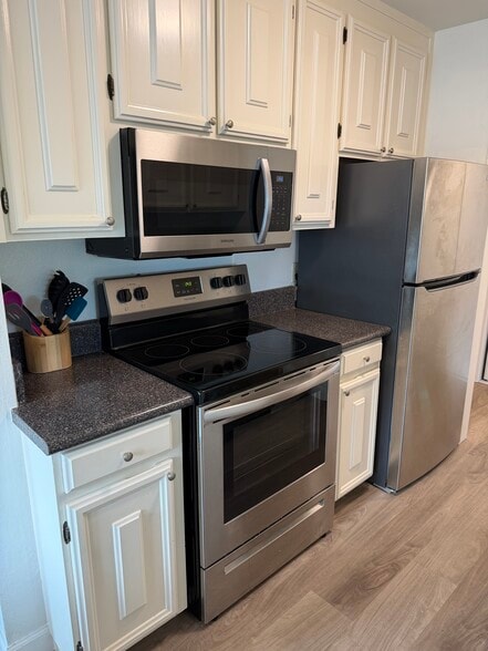 Kitchen - 828 N El Camino Real