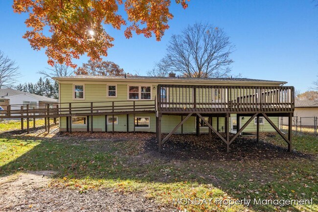 Building Photo - 945-947 Lancashire Ct SE