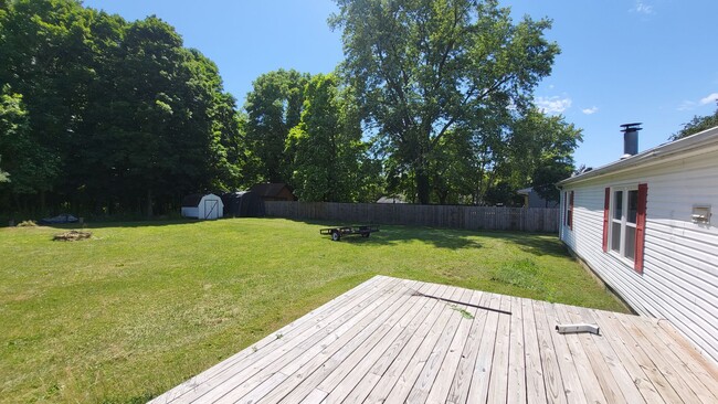 Building Photo - Bright & Spacious 3-BR Retreat on Huge Lot...