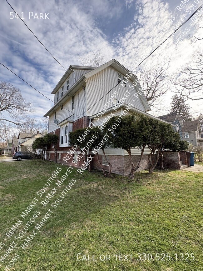 Building Photo - 541 Park-