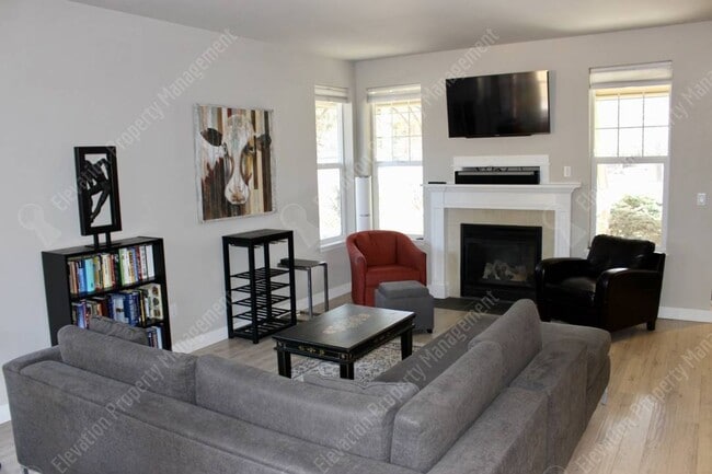 Building Photo - Furnished 2 BR home in Old Mill district