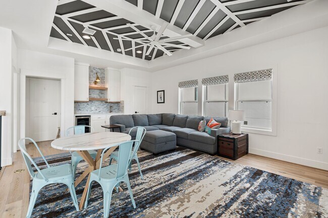 Building Photo - 6626 Saxet St