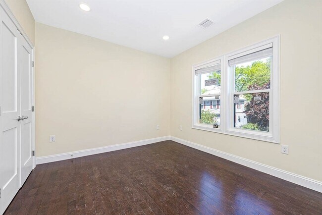 Building Photo - 70-72 Stanley Ave