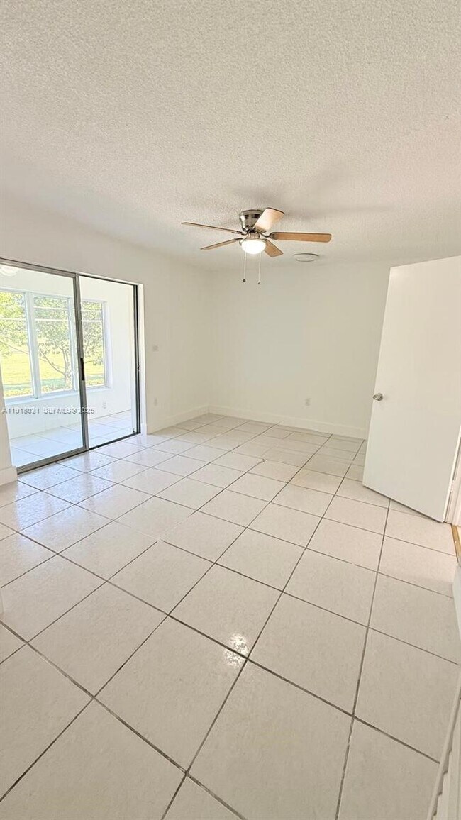 Building Photo - 20337 NE 2nd Ave