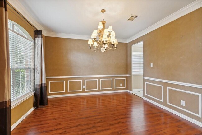 Building Photo - 14111 White Oak Gardens Dr