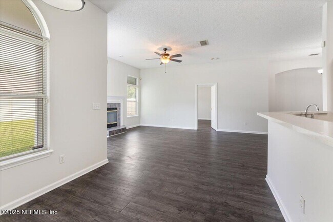 Building Photo - 700 Scarlet View Ct