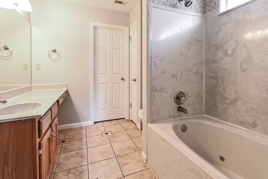 Building Photo - 8389 Palm Springs Dr