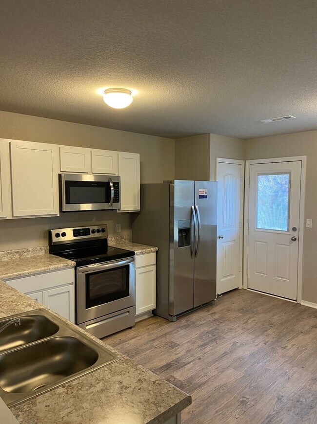 Building Photo - Available Now! | Beautiful 3 Bedroom, 2 Bath Home with Private Backyard in Conway