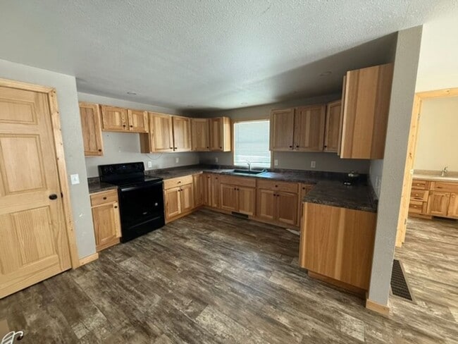 Building Photo - 407 W Arnold St