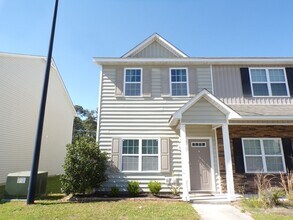 Building Photo - Two Bedroom Two and half Bathrooms Townhome!