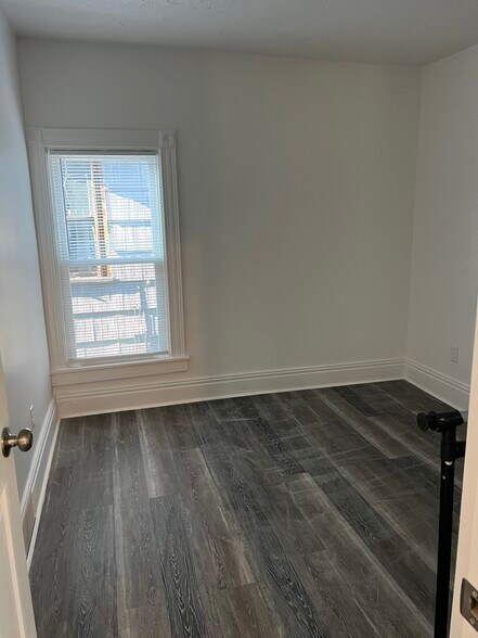 Building Photo - 206 Tompkins St