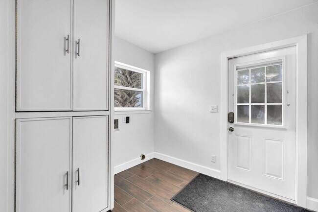 Building Photo - 358 Kepner Dr NE