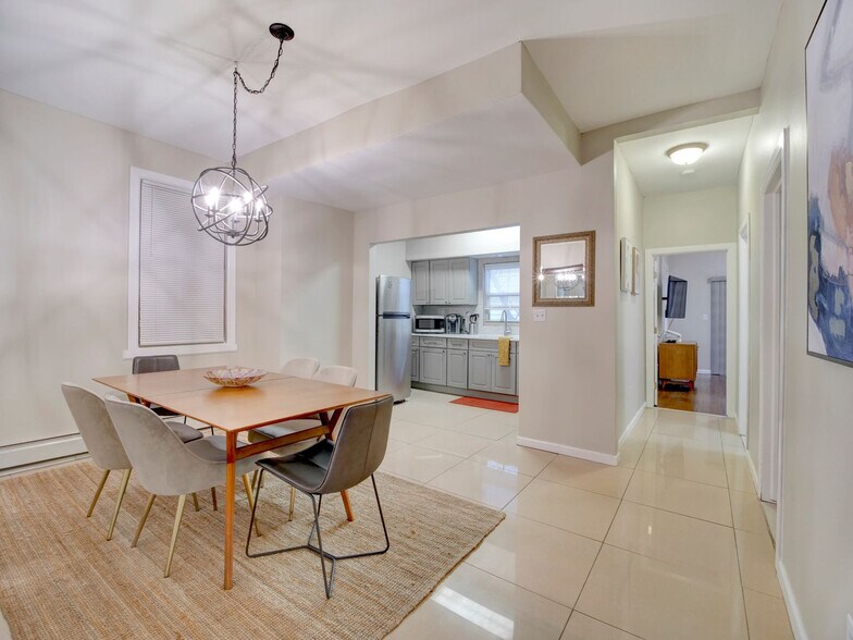 Building Photo - 24 Britton St