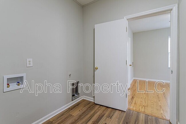 Building Photo - 10 Montana St