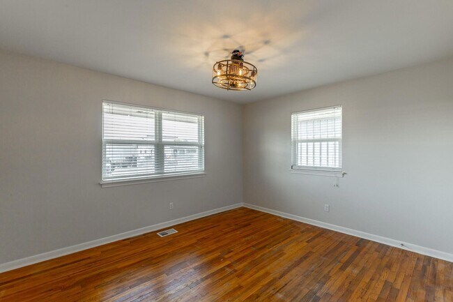 Building Photo - 1605 Foust St