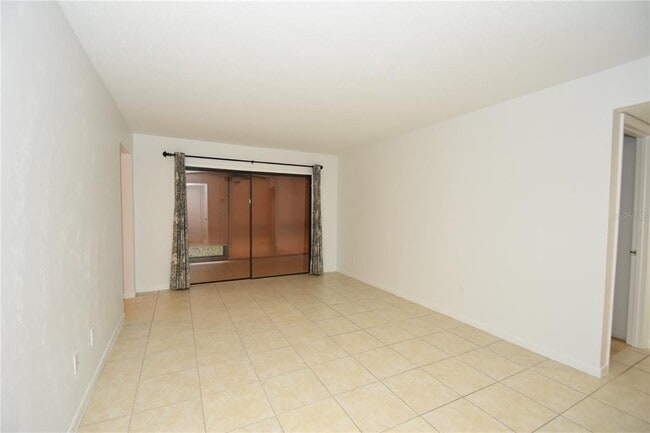 Building Photo - 11 Surrey Ct