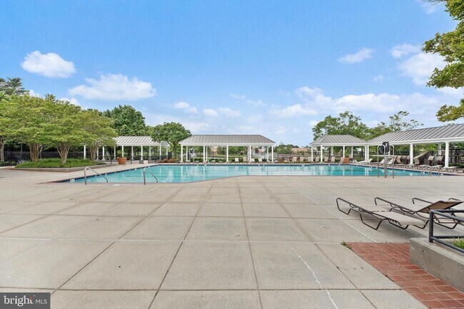 Building Photo - 705 Pine Drift Dr