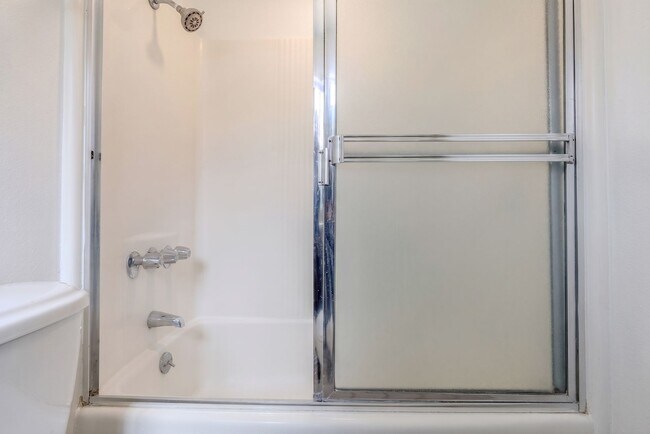 Building Photo - Chatsworth Rent This Now