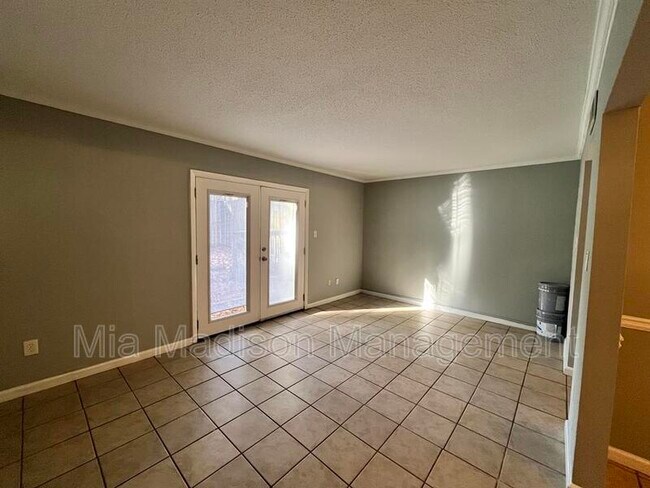 Building Photo - 527 Tibet Ave