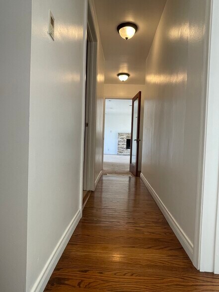 Building Photo - 914 Fonthill Ave