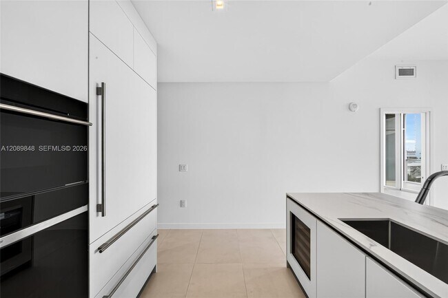 Building Photo - 1400 Biscayne Blvd