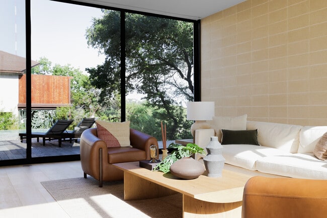 Building Photo - 5205 Scenic View Dr